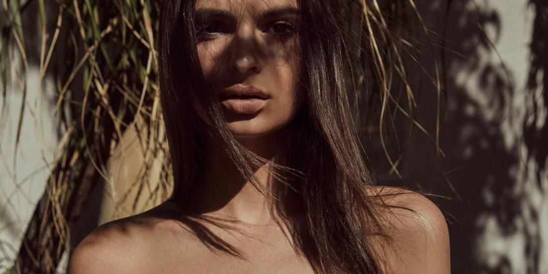 Η Emily Ratajkowski φόρεσε μαγιό μέσα στην πόλη γιατί μπορεί!