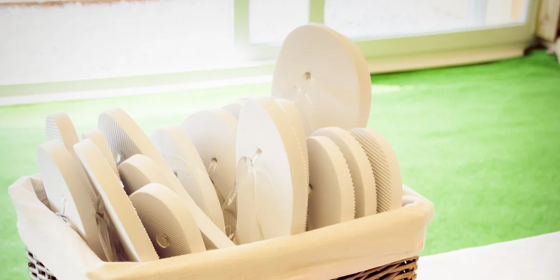 Wedding flip flops | Το απόλυτο prop για τους καλεσμένους σου