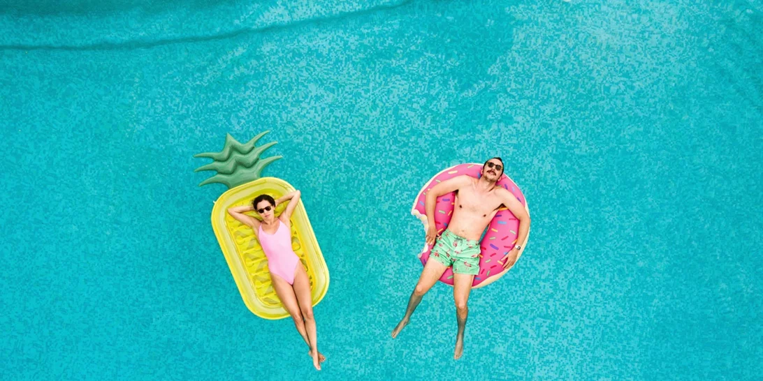 Τι να γνωρίζεις πριν ξεκινήσεις τα μπάνια (και) σε πισίνες