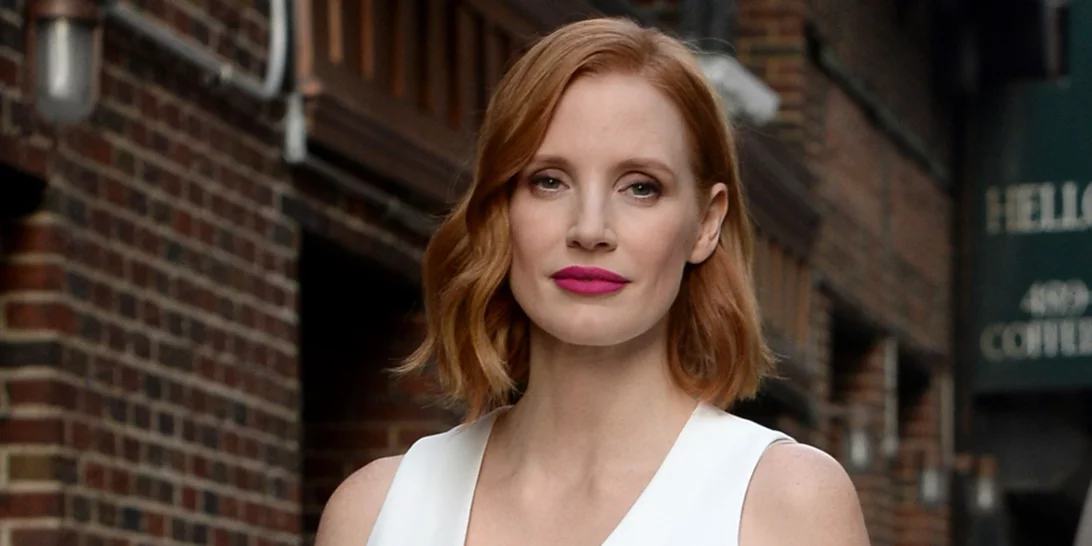 Φούξια κραγιόν και κοκκινομάλλες: Ένας συνδυασμός που θα λατρέψεις πολύ περισσότερο απ' όσο νόμιζες!