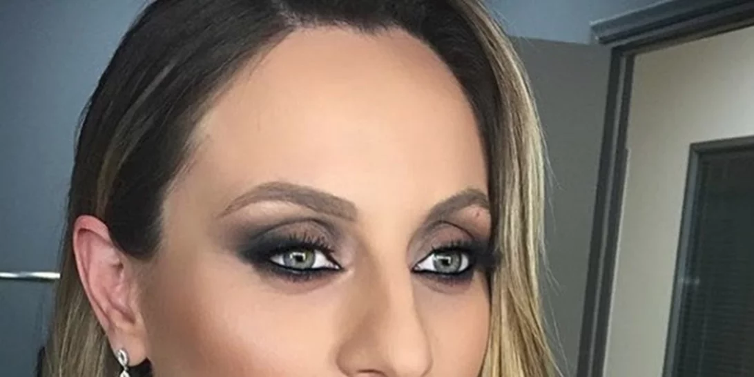 Ελεονώρα Μελέτη | Η παράκληση στους διαδικτυακούς της φίλους