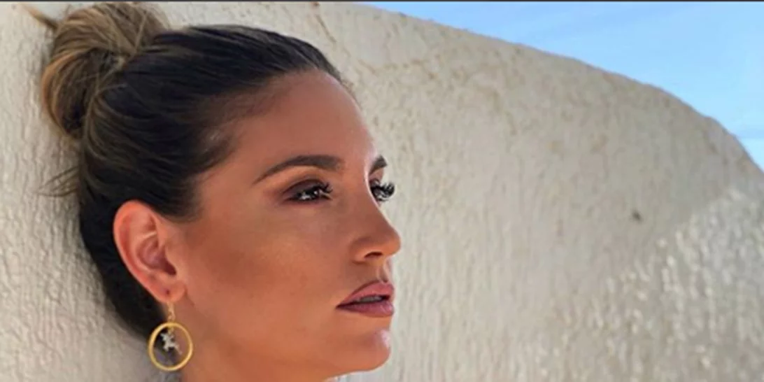 Αθηνά Οικονομάκου | Φοράει το κόκκινο μαγιό της και "ρίχνει" το Instagram