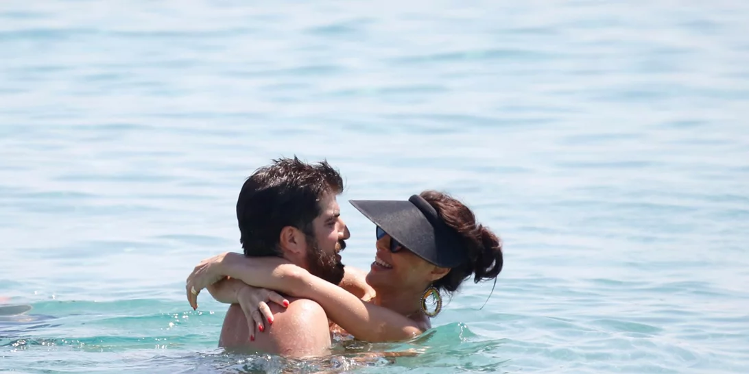 Σίσσυ Φειδά - Γιώργος Ανδρίτσος | Βόλτα για δύο στα σοκάκια της Μυκόνου