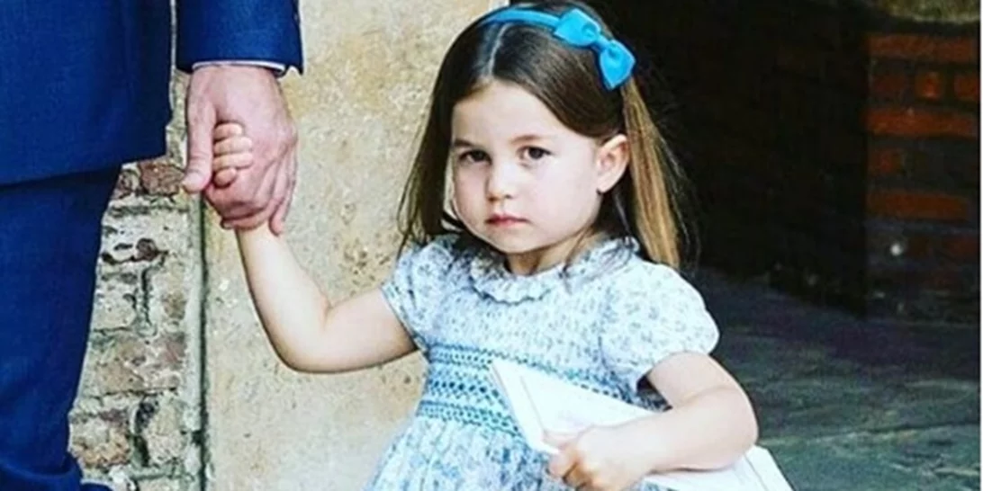 Πριγκίπισσα Charlotte | Οι νέες τις γκριμάτσες μέσα από το παράθυρο