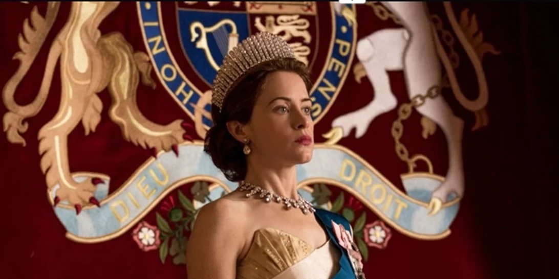 The Crown | Κυκλοφόρησε η φωτογραφία της Βασίλισσας για την τρίτη σεζόν!