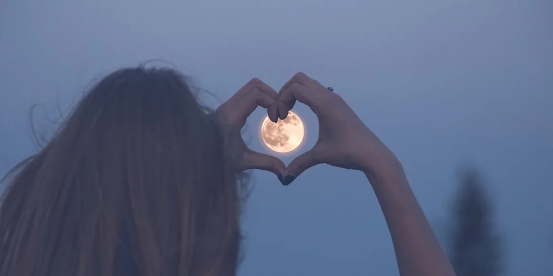 Ολική έκλειψη Σελήνης και Πανσέληνος στον Υδροχόο | Πώς θα σε επηρεάσει;