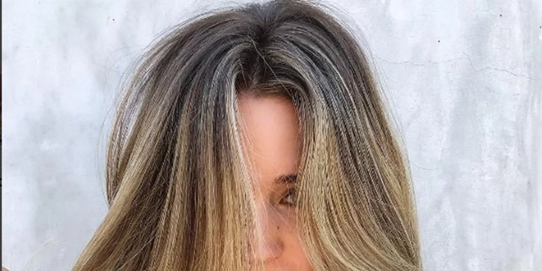 Δεν είναι ο ήλιος ούτε η θάλασσα: Τι μπορεί πραγματικά να καταστρέφει το τέλειο χρώμα των μαλλιών σου