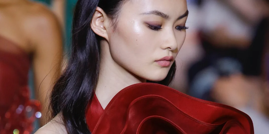 Ο Elie Saab παρουσίασε και πάλι την πιο glamorous εκδοχή της σύγχρονης γυναίκας