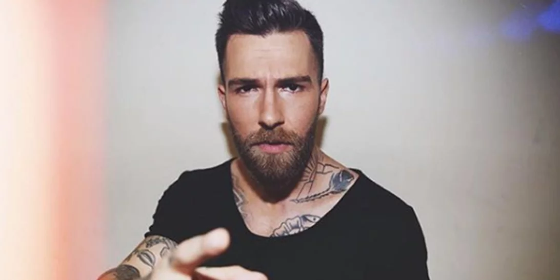 Χρήστος Ζωτιάδης | Δες την κούκλα σύντροφό του!