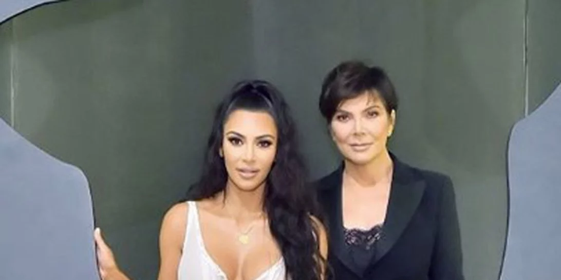 Η Kris Jenner φωτογραφίζεται μαζί με την Kim και την North για τον οίκο Fendi