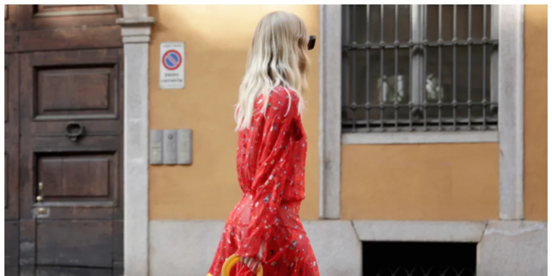 Το κόκκινο παραμένει ένα από τα αγαπημένα μας χρώματα αυτό το καλοκαίρι - δες πώς θα το φορέσεις!