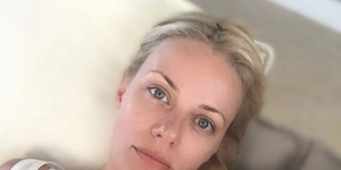 Ζέτα Μακρυπούλια | Δες τον Νίκο Μουτσινά να της βάφει τα μαλλιά!