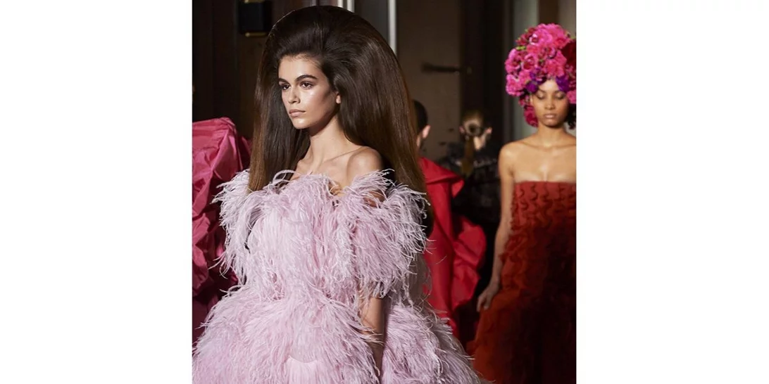 Bouffant: Μία αναδρομή στο ρετρό χτένισμα που είδαμε στο show του Valentino