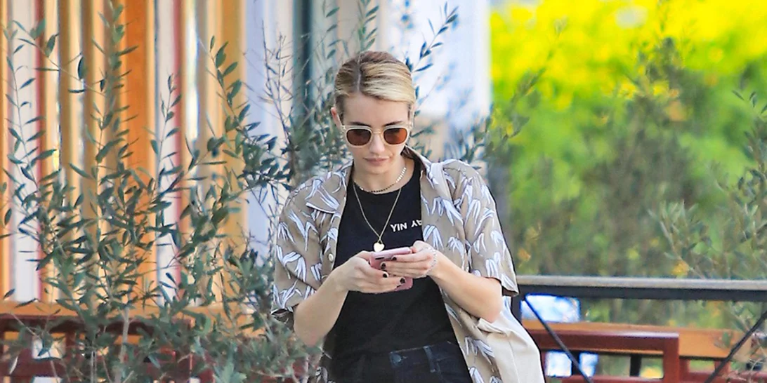 Emma Roberts | Δες πώς αναβάθμισε το total black look της