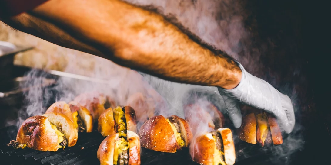 Τα πιο πολυσυζητημένα burgers του πλανήτη και πού θα τα βρεις