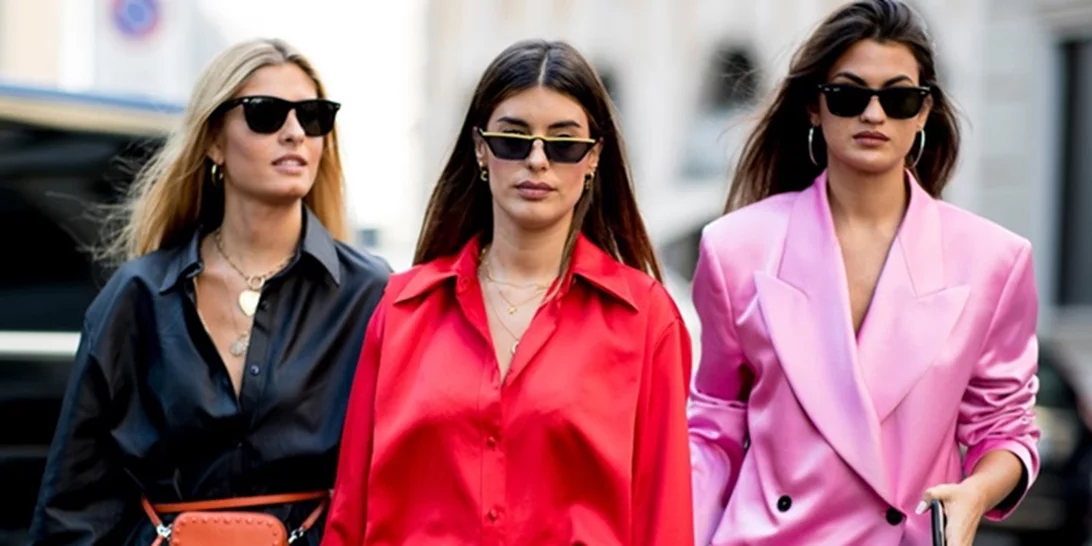 10 επίκαιρες ιδέες για να φορέσεις τα έντονα χρώματα