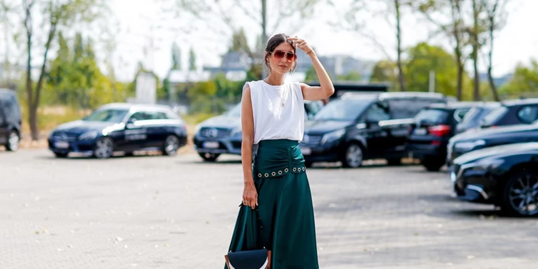 10+2 midi φούστες για να πετύχεις το πιο ενδιαφέρον office look