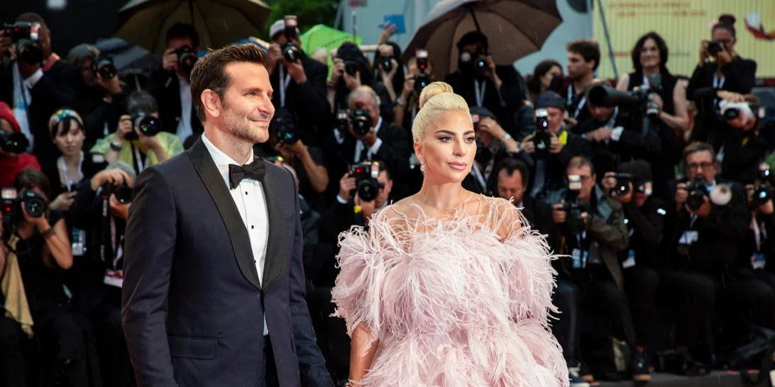 Bradley Cooper - Lady Gaga | Μήπως αυτή η φωτογραφία αποδεικνύει το κάτι παραπάνω στη σχέση τους;