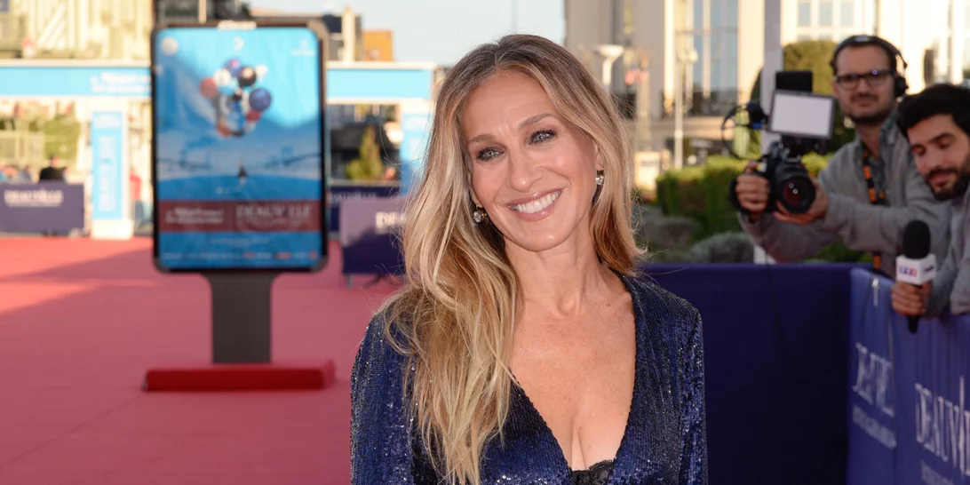 H Sarah Jessica Parker φόρεσε το σύνολο που θα λάτρευε η Carrie Bradshaw
