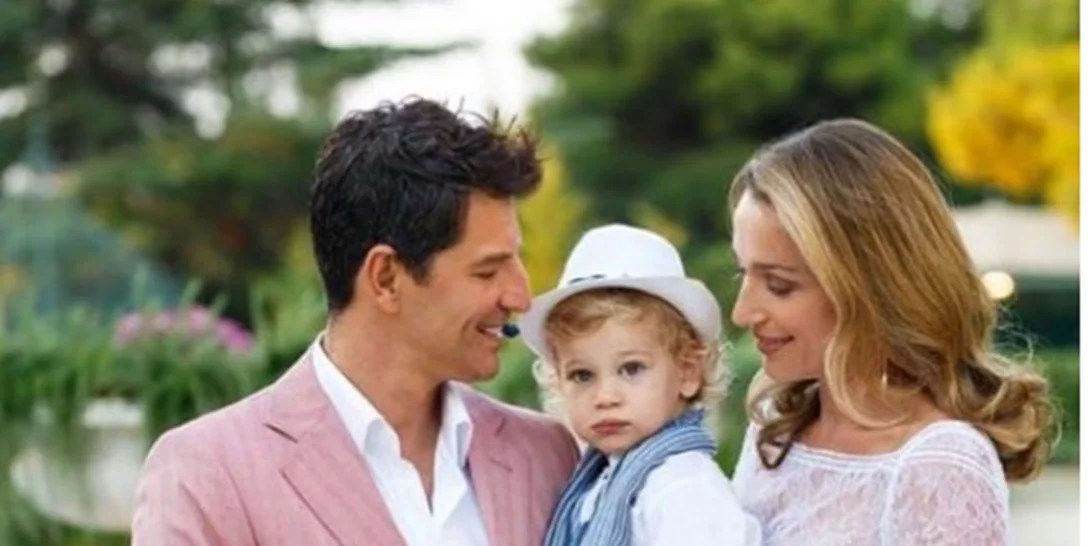 Σάκης Ρουβάς - Κάτια Ζυγούλη |  Το άλμπουμ της βάφτισης του μικρού Απόλλωνα