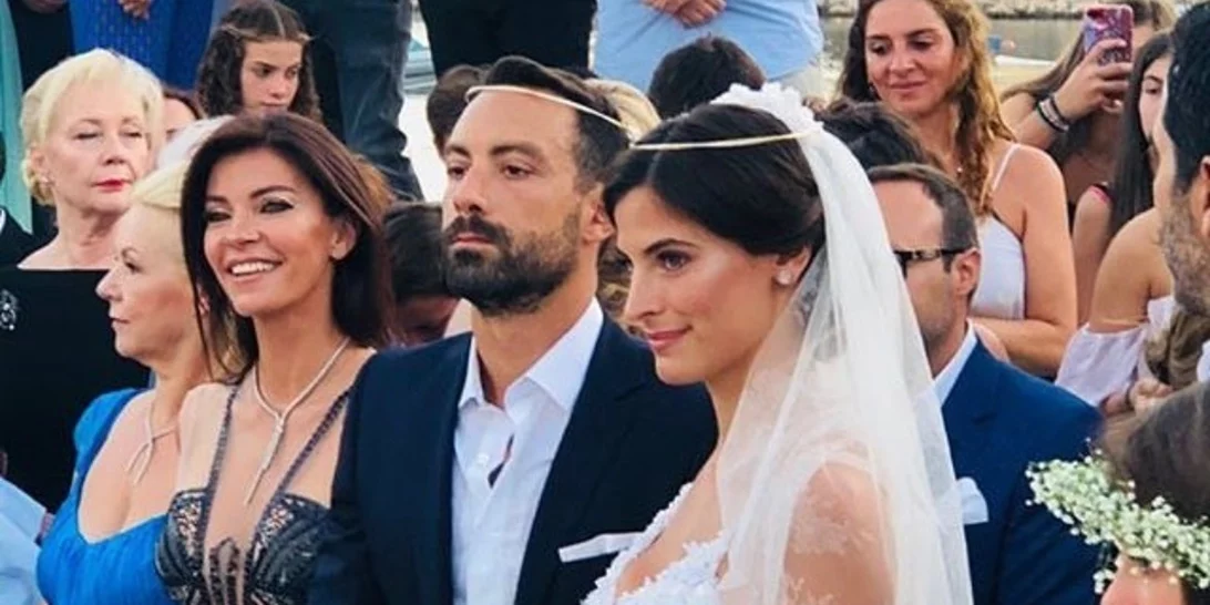 Σάκης Τανιμανίδης & Χριστίνα Μπόμπα | Οι πρώτες εικόνες από τον γάμο τους στη Σίφνο