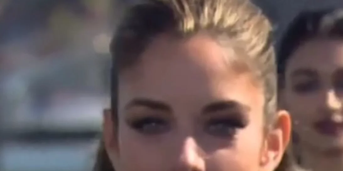 Δες τη Δούκισσα Νομικού να περπατά στην πασαρέλα στο Παρίσι