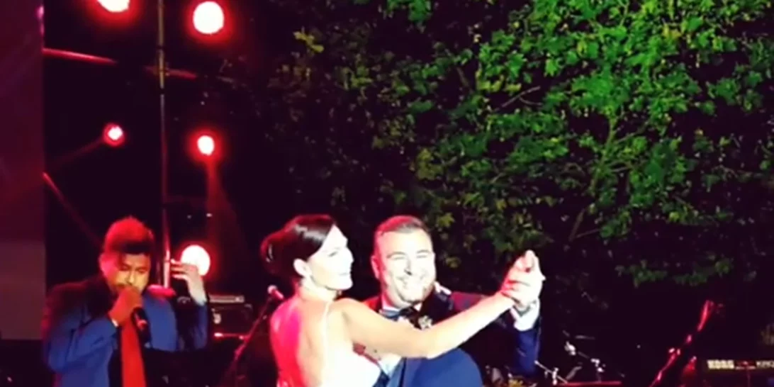 Υβόννη Μπόσνιακ - Αντώνης Ρέμος | Ο χορός του ζευγαριού ήταν πιο ρομαντικός από όσο φαντάζεσαι