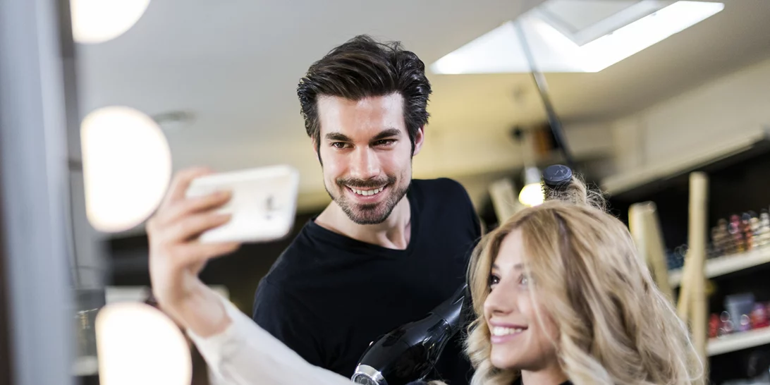 Εσύ γνωρίζεις ποια βαφή χρησιμοποιεί ο κομμωτής σου;