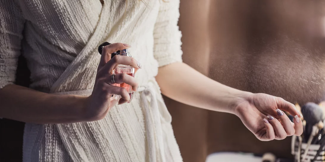 Πώς να κάνεις το άρωμά σου να έχει μεγαλύτερη διάρκεια