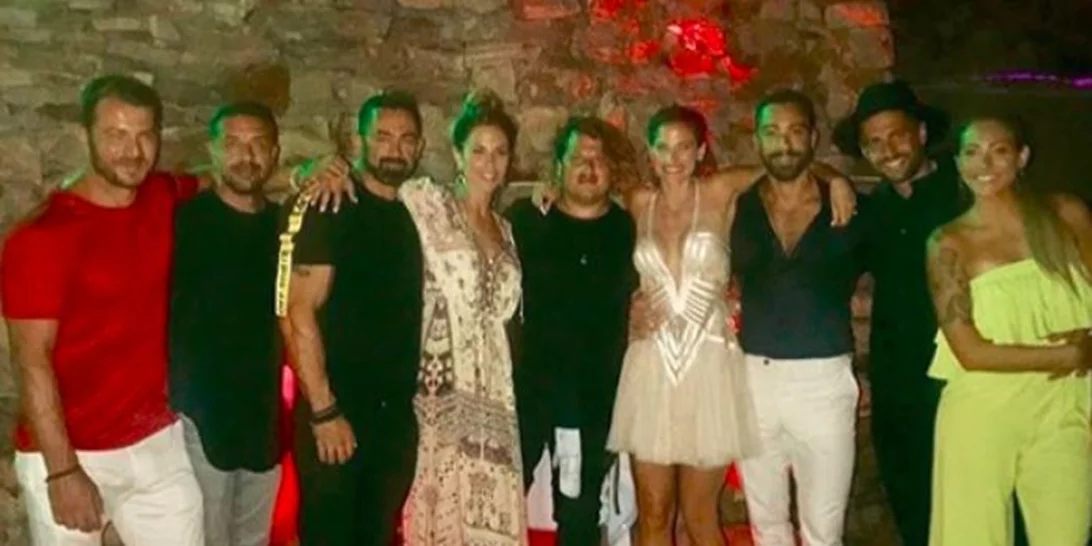 Η dream team του «χρυσού» reality ξανά μαζί! Ντάνος, Bo, Βαλαβάνη & Βασάλος στον γάμο του Τανιμανίδη