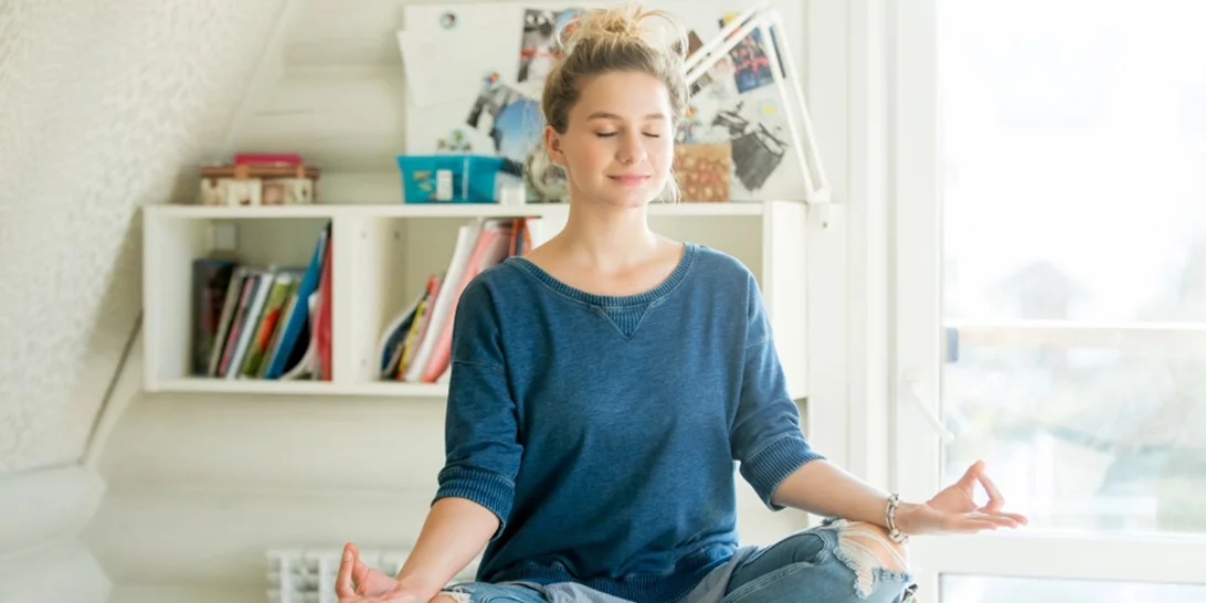 Σε 5 λεπτά | Κάνε αυτές τις ασκήσεις γιόγκα αν κάθεσαι όλη μέρα