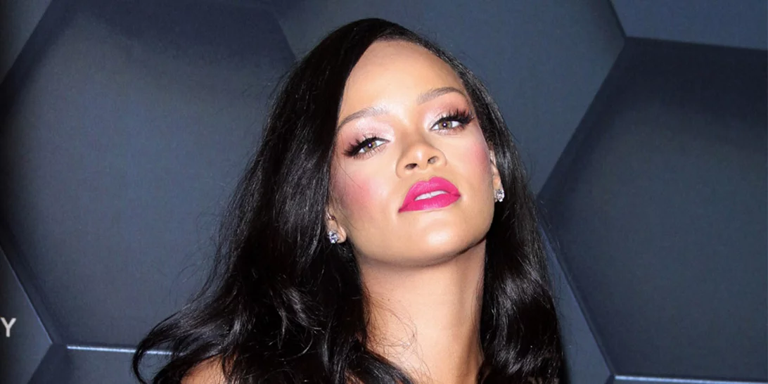 Rihanna | Με total... φούξια look γιατί εκείνη μπορεί!