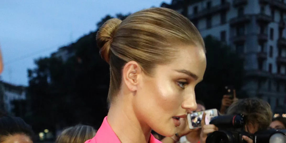 Rosie Huntington | Φοράει μία από τις πιο hot τάσεις της σεζόν