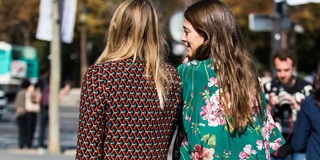 Πέντε τάσεις που απογειώνουν το γυναικείο κοστούμι φέτος