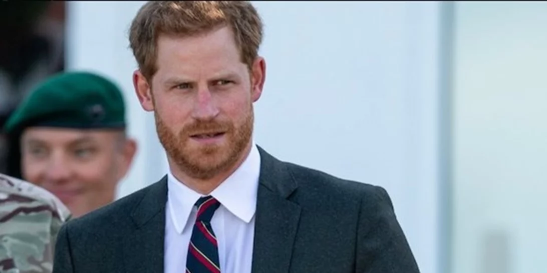 Ο πρίγκιπας Harry αποκάλυψε ότι οι γαλαζοαίματοι πανικοβάλλονται όταν πέφτουν πάνω στη βασίλισσα Ελισάβετ