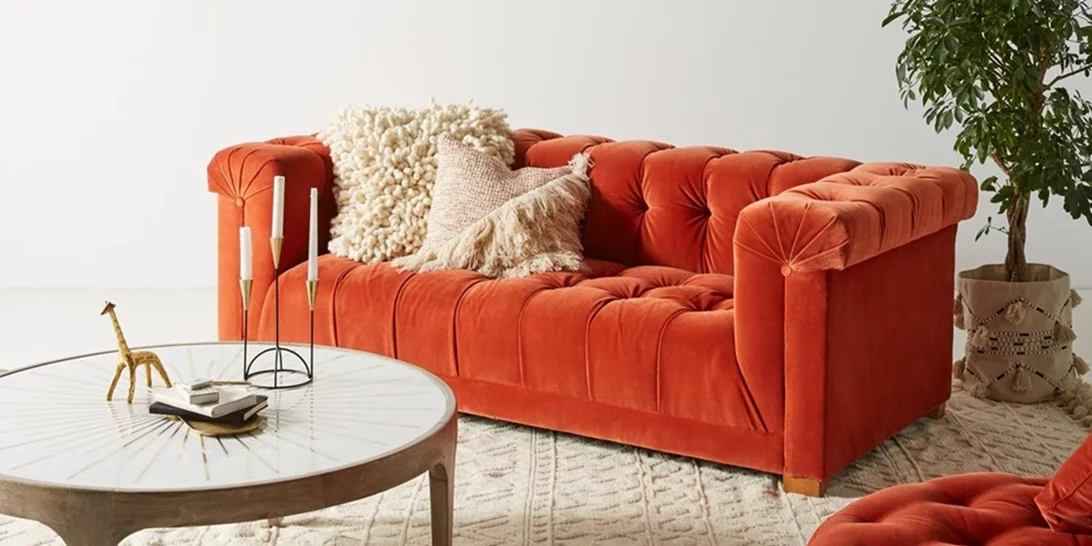 Velvet crush | 8 καναπέδες που αξίζουν μία θέση στο σαλόνι σου