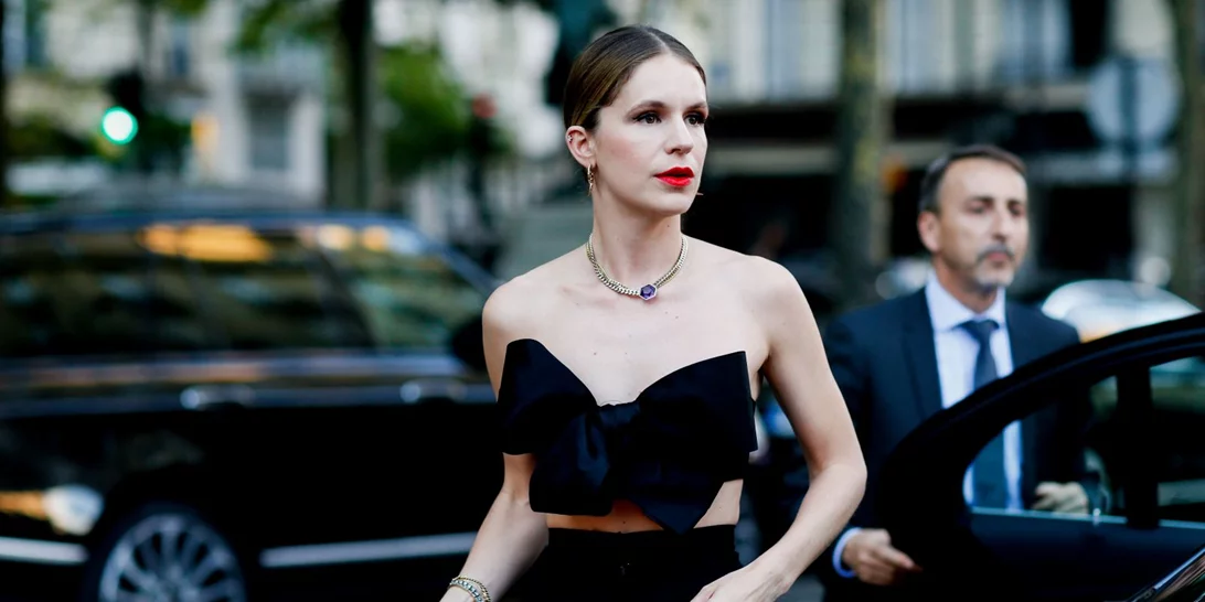 Η Ευγενία Νιάρχου αποδεικνύει πως ξέρει πολύ καλά τους κανόνες του party dressing