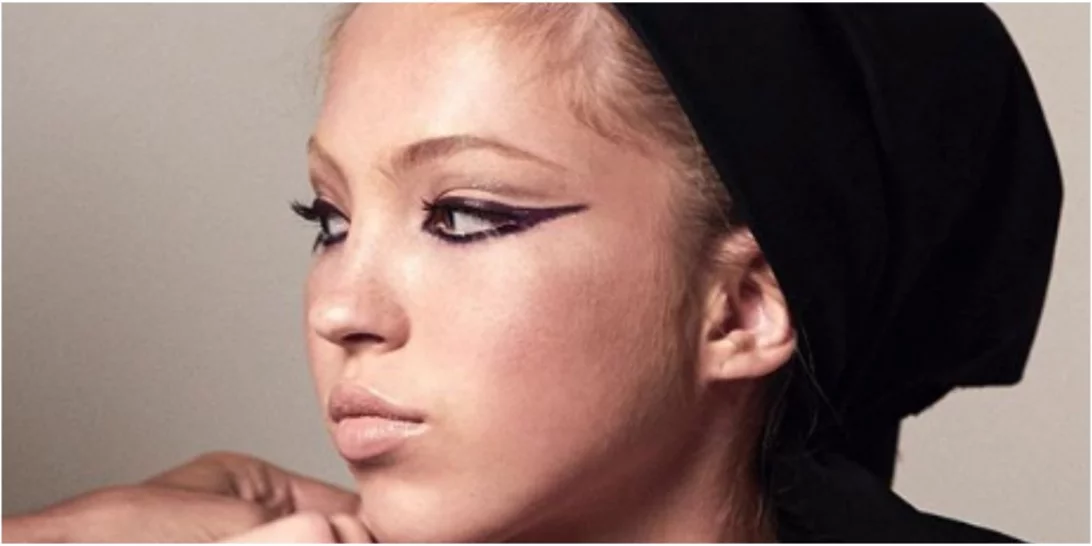 Lila Moss | Πρωταγωνιστεί στην πρώτη της beauty καμπάνια για τον Marc Jacobs και είναι ίδια η μαμά της