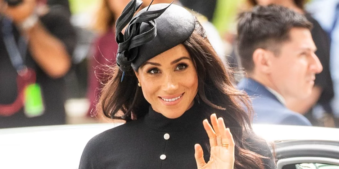Μήπως η Meghan Markle προσπαθεί να μας πει κάτι με τα ρούχα της;