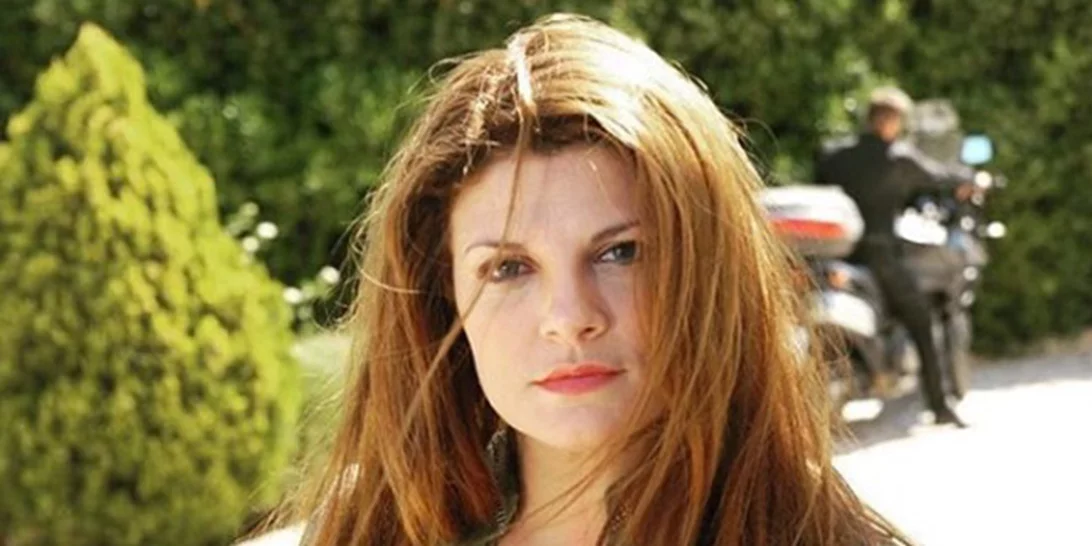 Η Τάνια Τρύπη τραγουδάει στο Arch - cafe eaterie