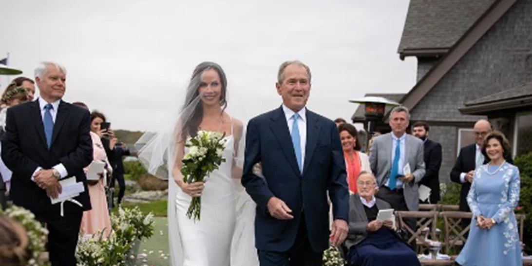 H κόρη του George Bush παντρεύτηκε και ήταν υπέρκομψη