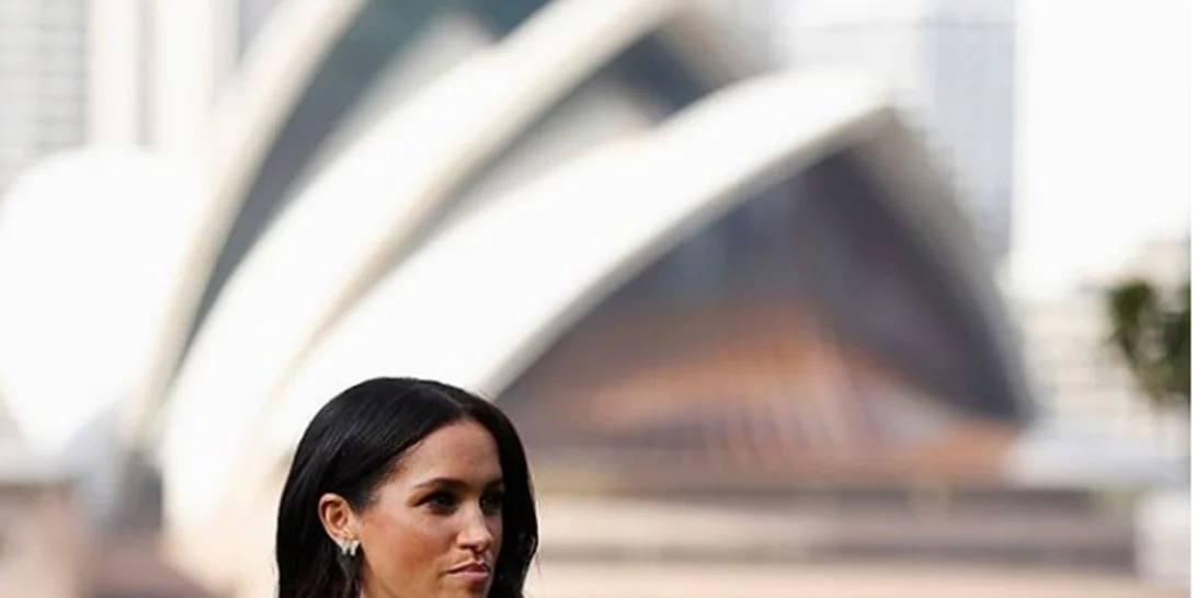 H Meghan Markle μάς δείχνει για πρώτη φορά τη φουσκωμένη της κοιλίτσα!