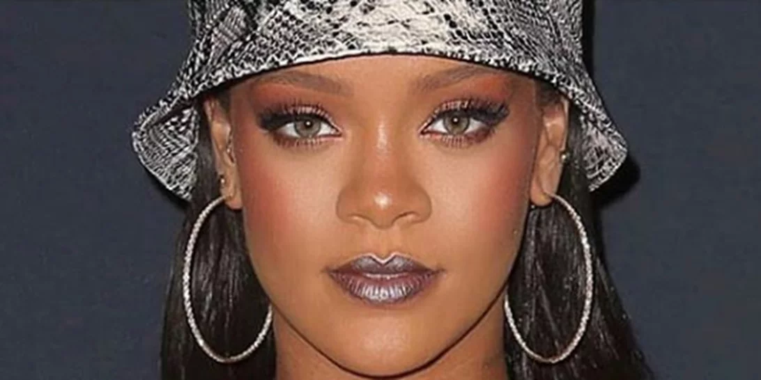 Rihanna | Φόρεσε το snake print όπως μόνο εκείνη ξέρει