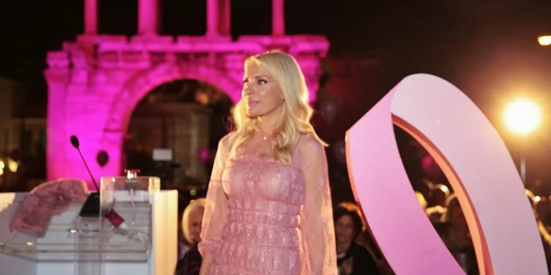 Ελένη Μενεγάκη | Το look της από την εκδήλωση για την πρόληψη του καρκίνου του μαστού