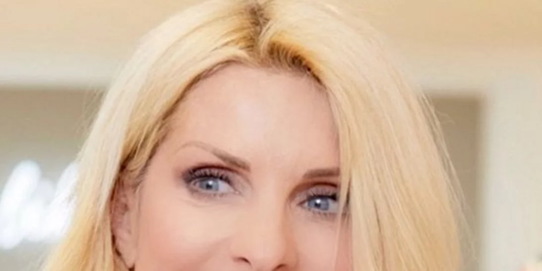 Δες τι φόρεσε η Ελένη Μενεγάκη στην πρεμιέρα της εκπομπής της