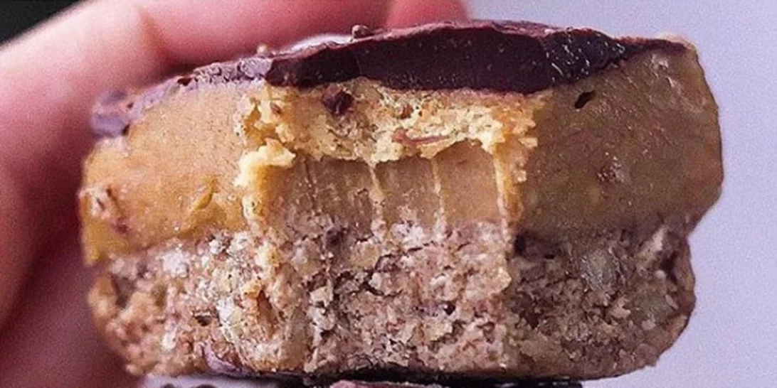 Μπάρες ενέργειας με μαύρη σοκολάτα και φυστικοβούτυρο