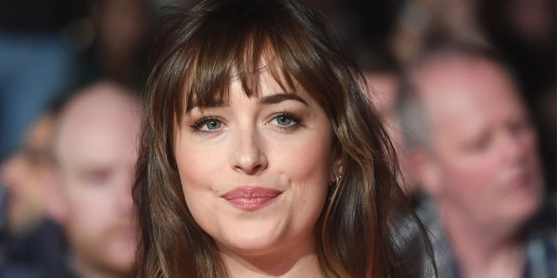 Dakota Johnson | Μια απλή εμφάνιση μέχρι να δεις την πλάτη