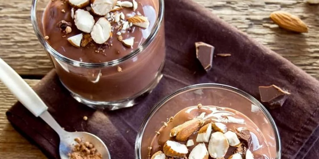 Μους σοκολάτα με αβοκάντο και μπανάνα