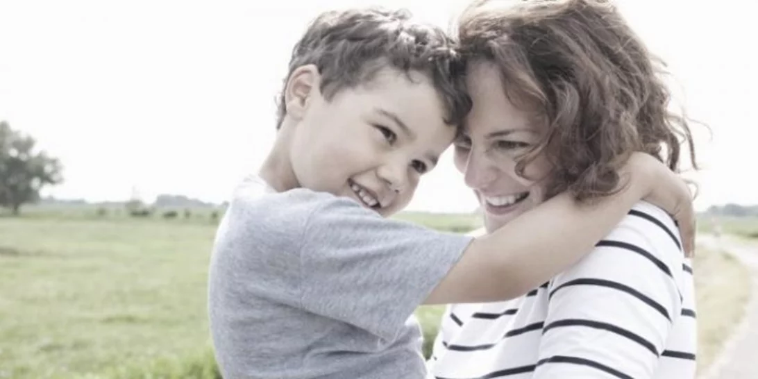 Τα 4 στοιχεία που είναι σημαντικό να εμπεριέχει η αγάπη μας για τα παιδιά μας