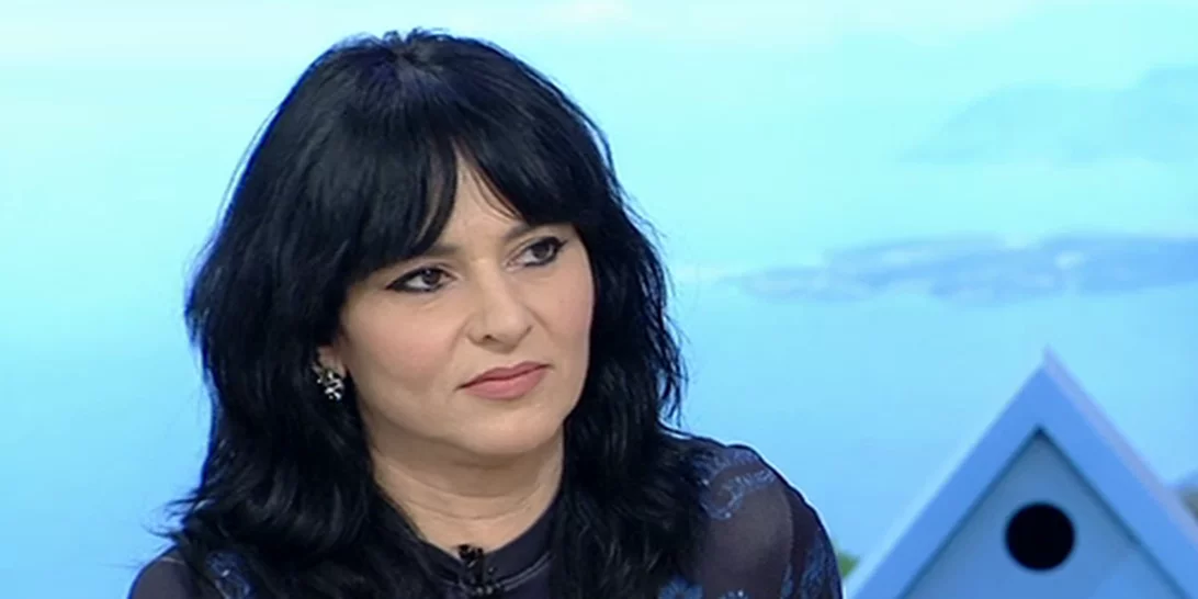 Ζενεβιέβ Μαζαρί | Τελείως ακομπλεξάριστη ποζάρει χωρίς ίχνος μακιγιάζ